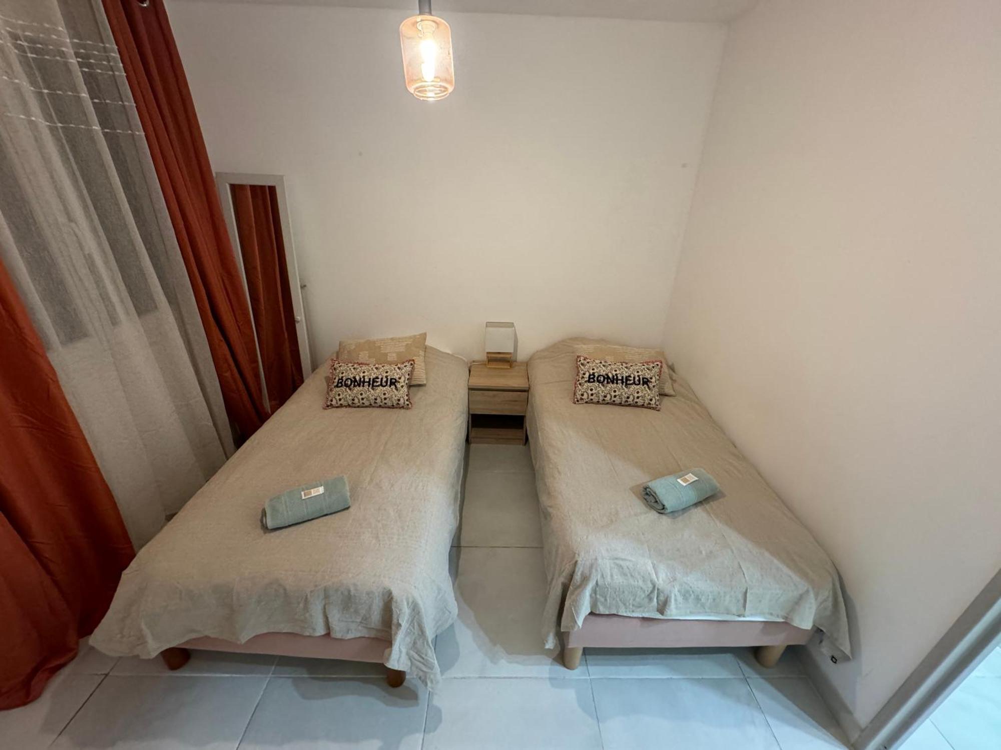 Maison 3Chambres ,Climatisee นีมส์ ภายนอก รูปภาพ